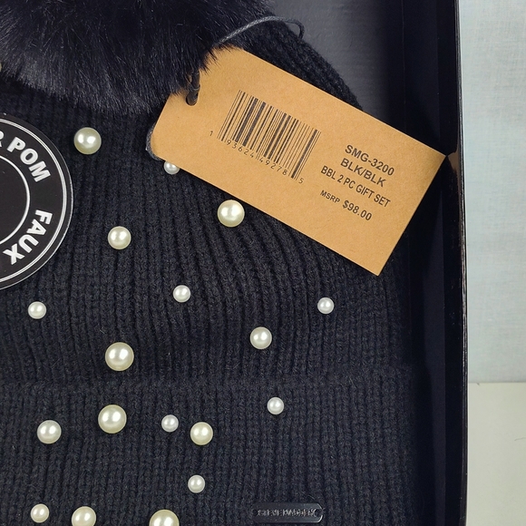 Steve Madden 2pc Gift Set - Phone Crossbody w/ Matching Beanie Hat Gift Box Set - Picture 8 of 16